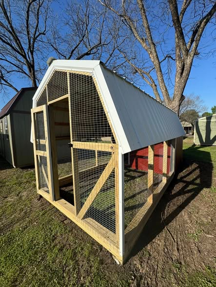 8' x 16' 8x16 Gambrel Chicken Coop & Storage in Gilmer, Texas for sale in Gilmer, TX